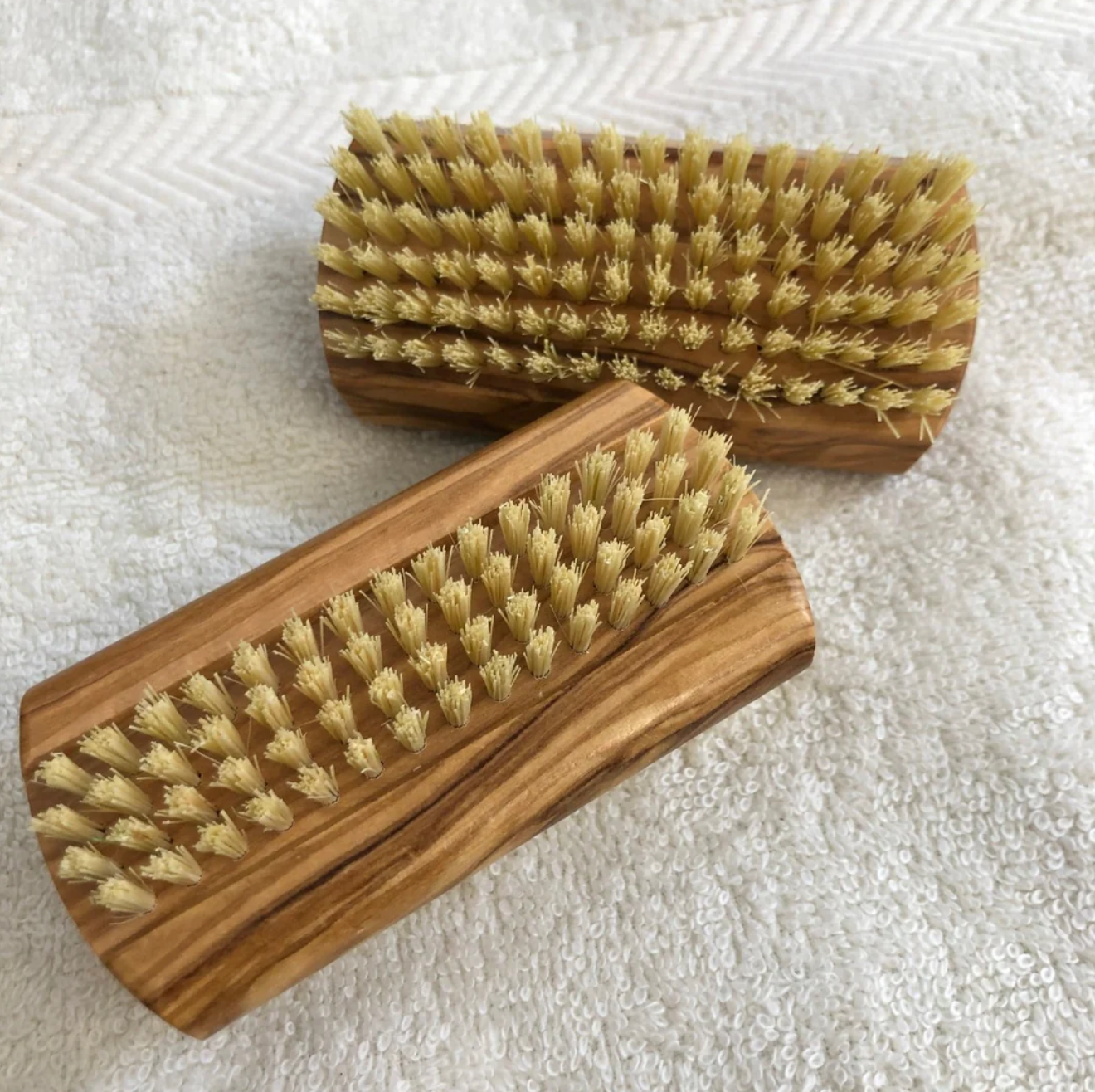 Cosy Cottage Soap - Olive wood nail brush with sisal bristles